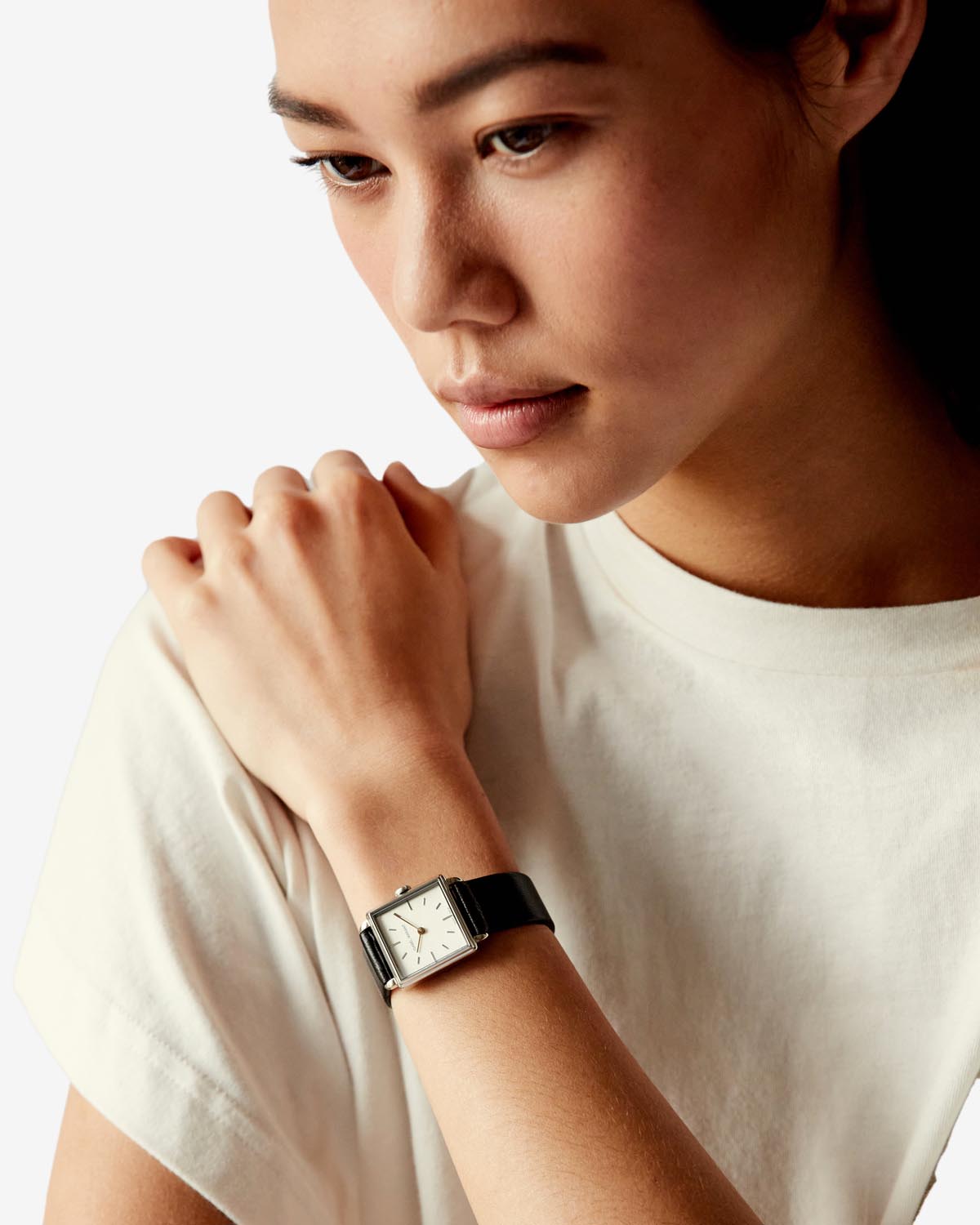 Montre 12.04 — Argent, vue 2 ; référence MO000400MS010B08SI