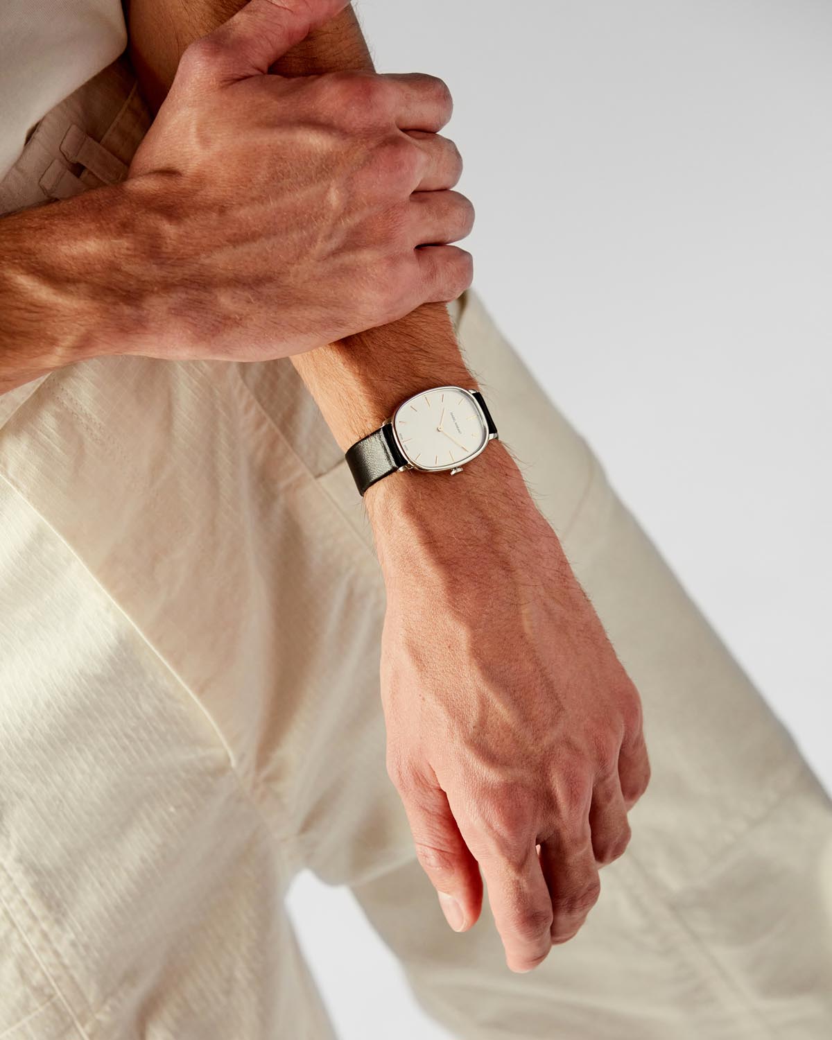 Montre 28.07 — Argent, vue 1 ; référence MO000500MS010B08SI